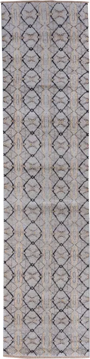 No. 78297 silver-grey lattice runner with beige vertical bands